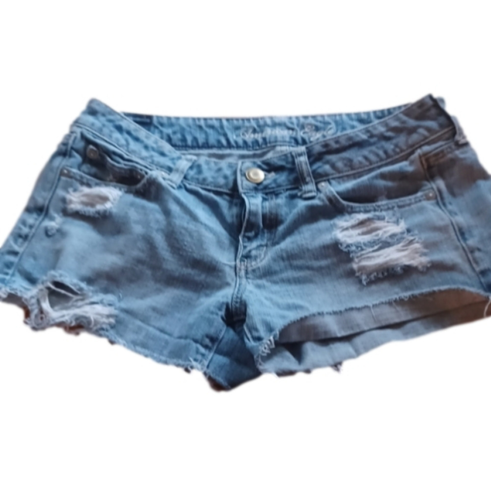 American Eagle distressed short shorts, size 8. Lightwash. Good used condition.